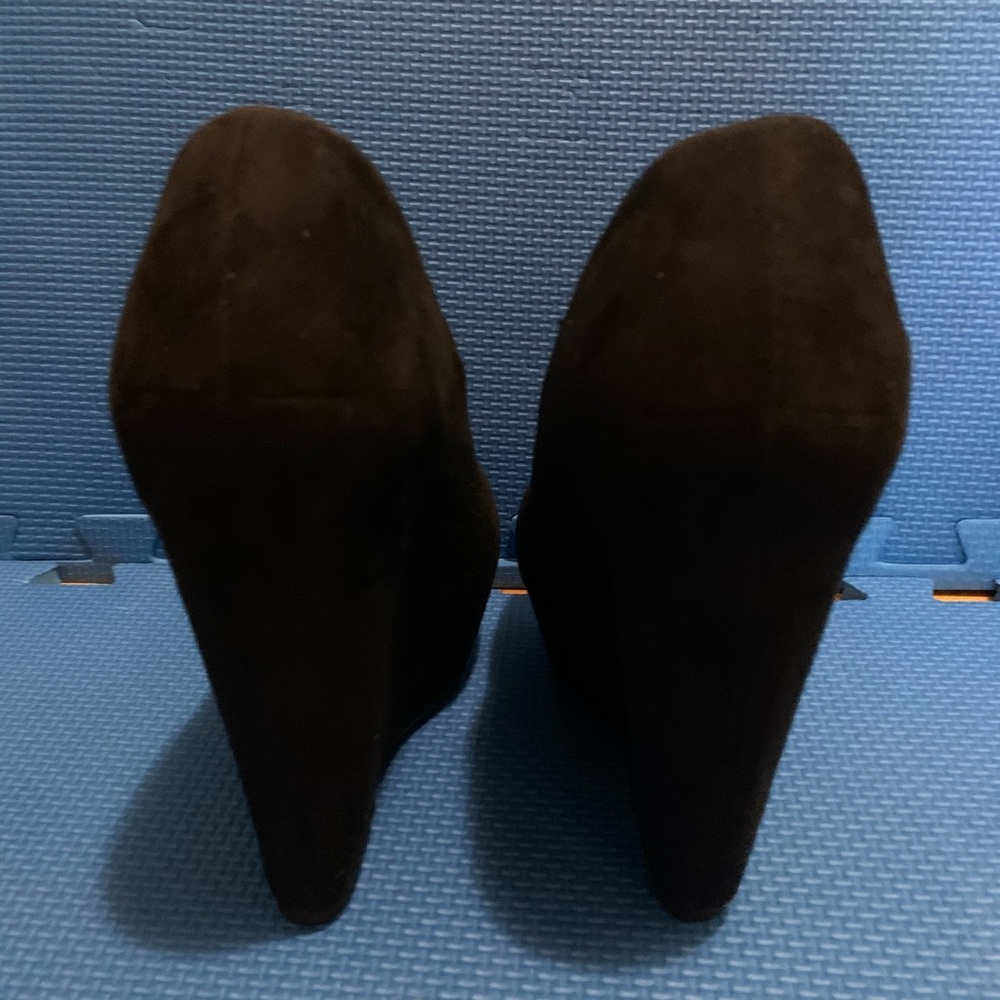 Shoes - Picture 4 of 6